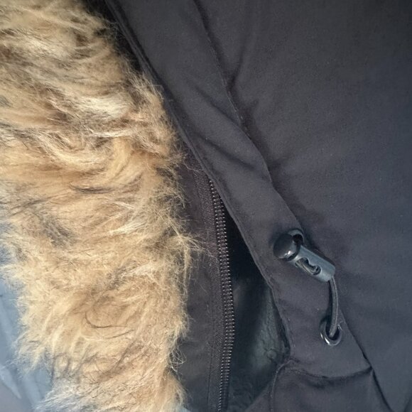 CANADA WEATHER GEAR BLACK PARKA/DETACHABLE FAUX FUR (SMALL) - Picture 7 of 9